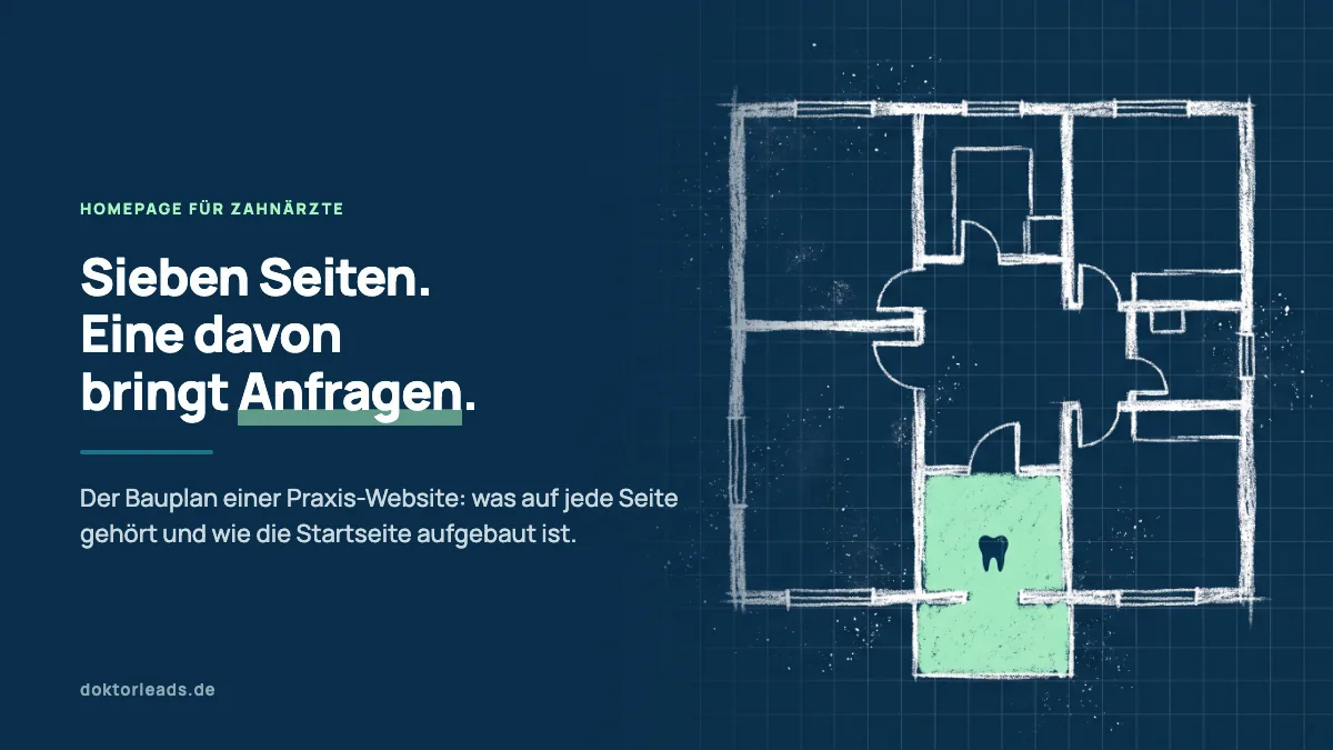 Kreidezeichnung eines Hausgrundrisses mit sieben Räumen, der Eingangsraum ist grün gefüllt und trägt einen Zahn