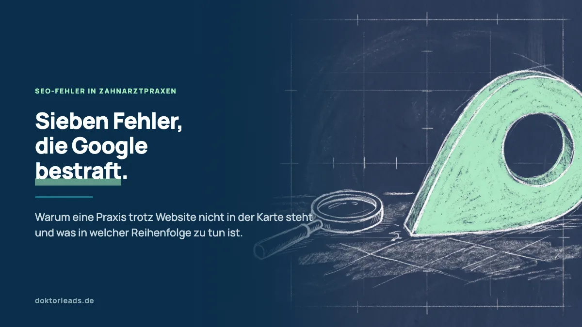 Kreidezeichnung eines grün hervorgehobenen Karten-Pins, der umgekippt auf dem Boden liegt, daneben eine Lupe
