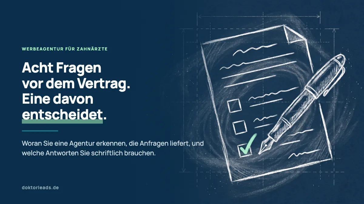 Kreidezeichnung eines Vertragsblatts mit leeren Zeilen und Kästchen, darauf ein Füllfederhalter, ein Haken grün hervorgehoben