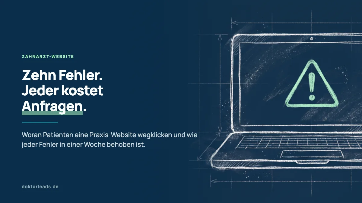 Kreidezeichnung eines aufgeklappten Laptops, auf dem Bildschirm ein grün hervorgehobenes Warndreieck mit Ausrufezeichen